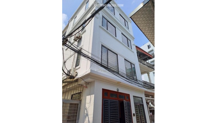 Bán nhà Bát Khối lô góc 8 tỷ 36m ô tô qua nhà,sổ đỏ long biên