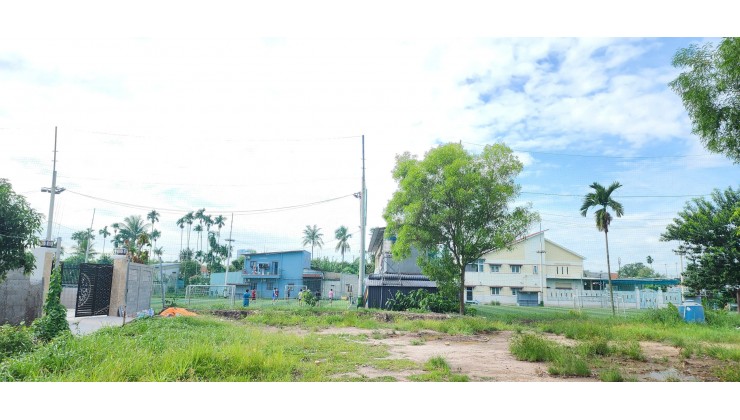 Bán đất tặng nhà đang cho thu nhập ổn định. diện tích lớn.