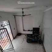 Phố Trạm 6 tỷ 30m gần phố gần ô tô,sổ đỏ Long Bên