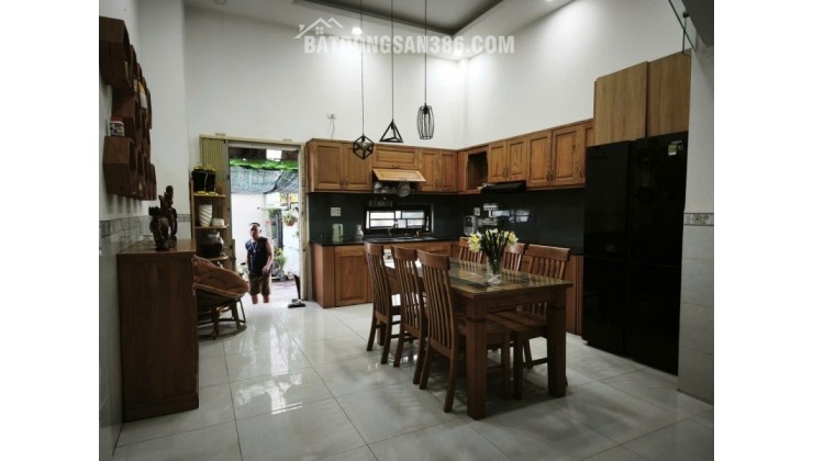 Bán nhà 3 tầng đường Số 11, Linh Xuân, Thủ Đức, TP HCM. DT 65m2, giá 6,88  tỷ, sổ hồng riêng.