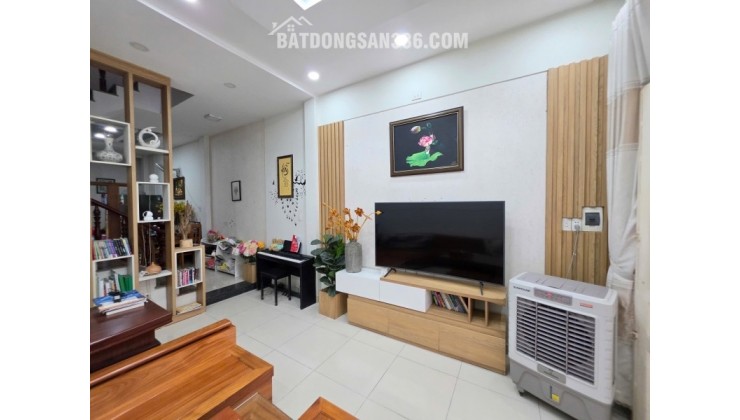 Bán nhà 3 tầng, Quốc Lộ 13, Hiệp Bình Phước, Thủ Đức, TP HCM,  sổ hồng riêng. Giá 7,28 tỷ.