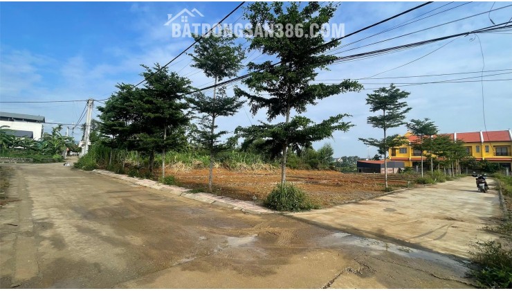 Bán đất làn 2 Phú Cát (Hòa Thạch) 100m2 full thổ, gần đường DH09 giá 2,3 tỷ.