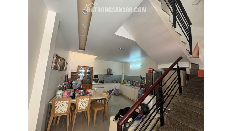 NHÀ MẶT TIỀN ĐƯỜNG 10M – 48M2 – 3 TẦNG + SÂN THƯỢNG – 3PN – 3WC – 8,8 TỶ TL – SÁT ĐH VĂN LANG, CÁCH DƯƠNG QUẢNG HÀM 100M!