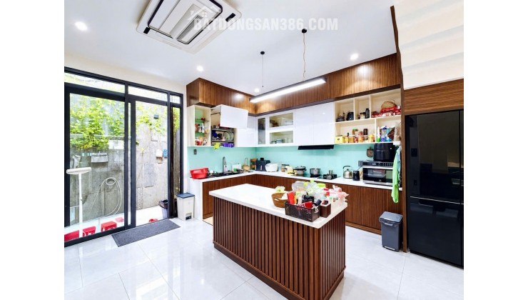 Bán nhà Quận 7 - Huỳnh Tấn Phát 85m2 4 Tầng 4PN, Full Nội thất Xịn - Ngang 5m - chỉ 8.X Tỷ