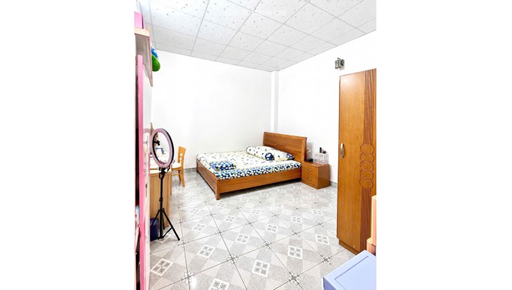 Bán nhà Quận 7 - Bùi Văn Ba 112m2 2 Tầng Cũ, Tiện Xây Mới 4tầng - Hẻm xe hơi 5m, chỉ 9.6 tỷ