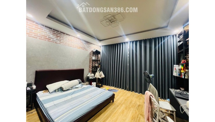 Mặt tiền Kinh doanh - Bùi Văn Ba 82m2 5tầng 3PN rộng, Nội thất xịn - Ngang 4.8m - chỉ 10tỷ
