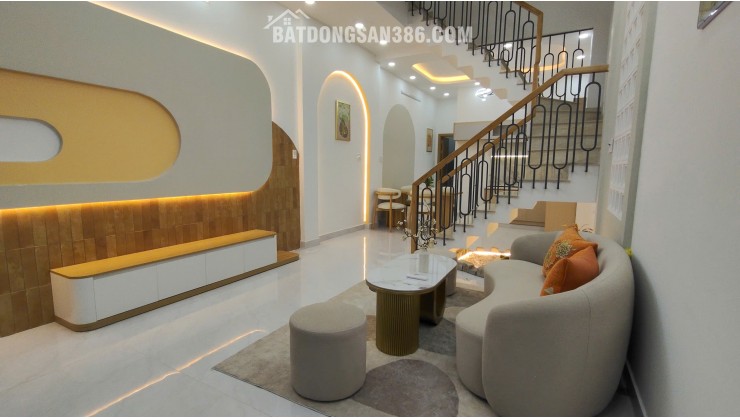 Nhà 52m2 full nội thất chỉ xách vali vào ở, ô tô đổ cửa chỉ nhỉnh 5Đ