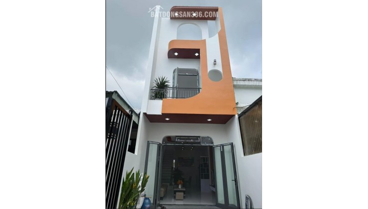Bán ngôi nhà 2 tầng đúc kiệt Ô TÔ K546 Tôn Đản