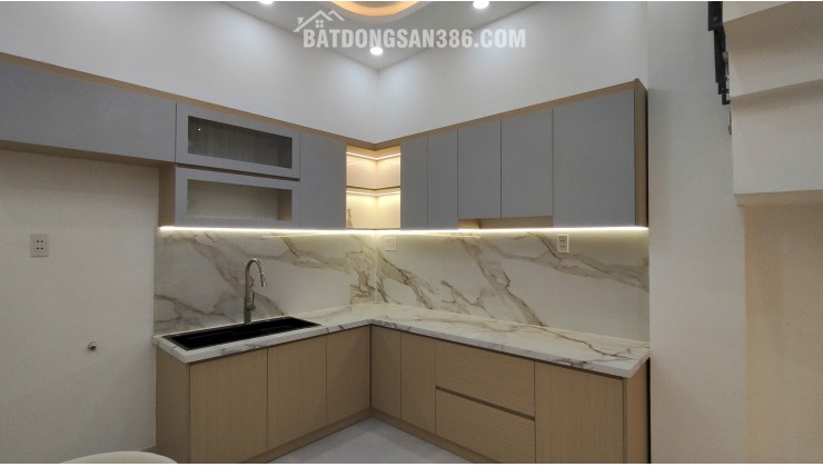 Nhà 52m2 full nội thất chỉ xách vali vào ở, ô tô đổ cửa chỉ nhỉnh 5Đ