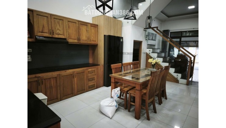 Bán nhà 3 tầng đường Số 11, Linh Xuân, Thủ Đức, TP HCM. DT 65m2, giá 6,88  tỷ, sổ hồng riêng.