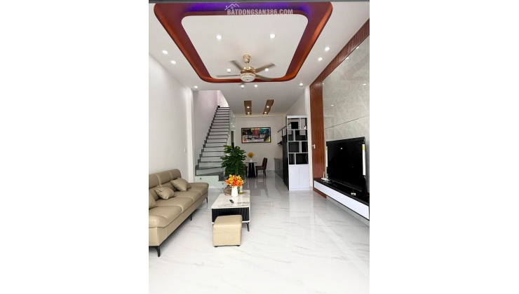 Bán ngôi nhà 2 tầng đúc kiệt Ô TÔ K546 Tôn Đản