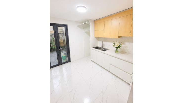 Nhà Tôn Đức Thắng giá 3.9 tủ 20m2,3 tầng.2 vệ sinh