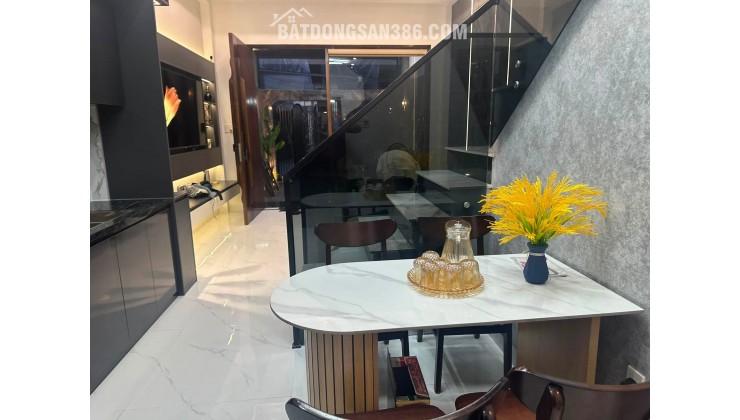 Chào bán căn nhà 3 tầng 3 mê ngay phố chợ Hoà Khanh