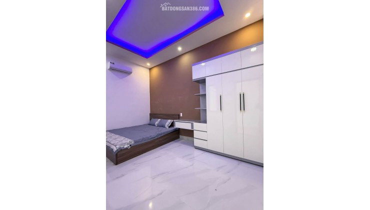 Bán ngôi nhà 2 tầng đúc kiệt Ô TÔ K546 Tôn Đản