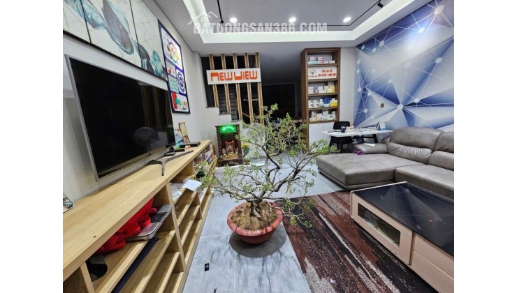 Bán nhà mặt tiền đường số 16, Phước Long B, Q9, Thủ Đức, TP HCM. DT 90m2, 4 tầng, SHR. Giá 13.9 tỷ.
