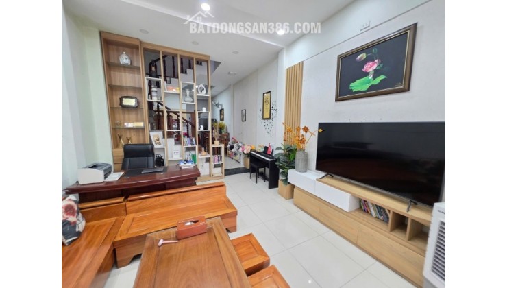 Bán nhà 3 tầng, Quốc Lộ 13, Hiệp Bình Phước, Thủ Đức, TP HCM,  sổ hồng riêng. Giá 7,28 tỷ.