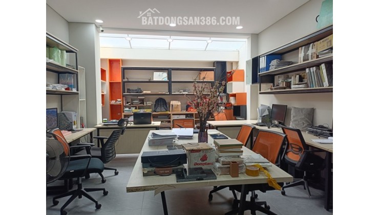 Bán nhà mặt tiền đường số 16, Phước Long B, Q9, Thủ Đức, TP HCM. DT 90m2, 4 tầng, SHR. Giá 13.9 tỷ.