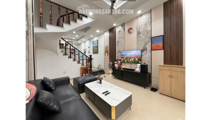 Bán nhà 3 tầng, 56m2,  Quốc lộ 13, Hiệp Bình Phước, Thủ Đức, TP HCM. Giá 7,28  tỷ, Sổ hồng riêng.