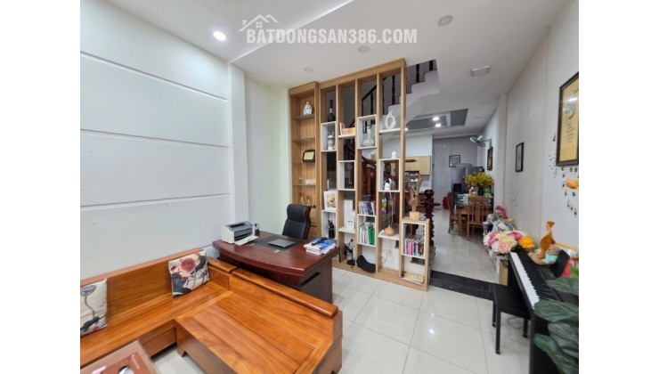 Bán nhà 3 tầng, Quốc Lộ 13, Hiệp Bình Phước, Thủ Đức, TP HCM,  sổ hồng riêng. Giá 7,28 tỷ.