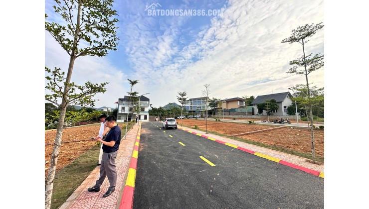 Chỉ còn vài lô! Vị trí không thể đẹp hơn: Sát cổng ĐHQG Hà Nội, cách ga Metro 5 chỉ 100m.