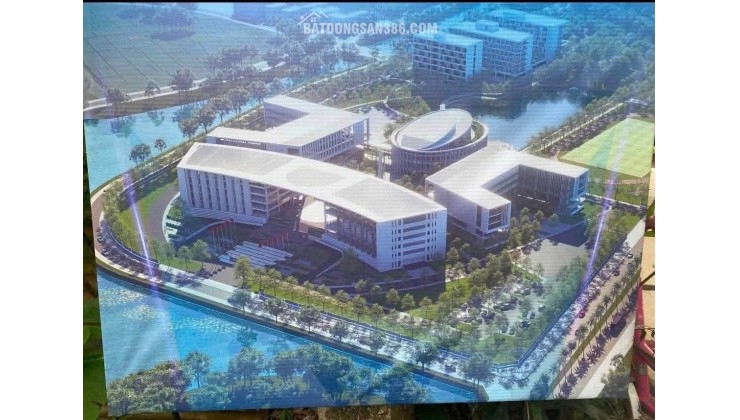Hàng hiếm bám quốc lộ 6 sát hà đông gần cổng trường đại học