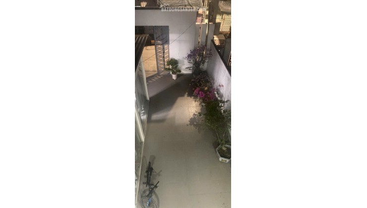 CHÍNH CHỦ. cần bán nhà 1 lầu .1 trệt. với đầy đủ công năng. đối diện khu du lịch đại nam. Ngay phường tân định. TP. HCM.