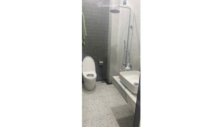 CHÍNH CHỦ. cần bán nhà 1 lầu .1 trệt. với đầy đủ công năng. đối diện khu du lịch đại nam. Ngay phường tân định. TP. HCM.