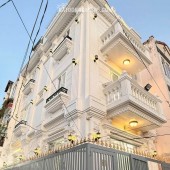 Bán nhà Quận 7 - Huỳnh Tấn Phát 62m2 4tầng 4PN - Ngang 5.7m - Căn góc Ô Tô đỗ Cửa - 8.2 tỷ
