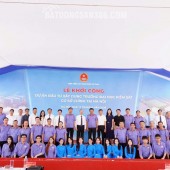 Hàng hiếm bám quốc lộ 6 sát hà đông gần cổng trường đại học