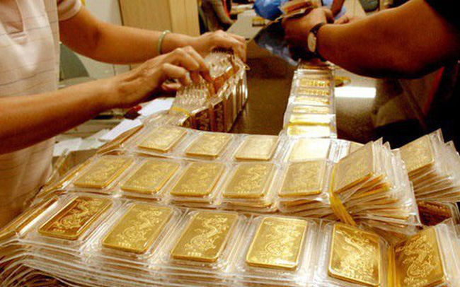 Lo USD  ạt chảy ra nước ngoài, Trung Quốc siết nhập khẩu vàng