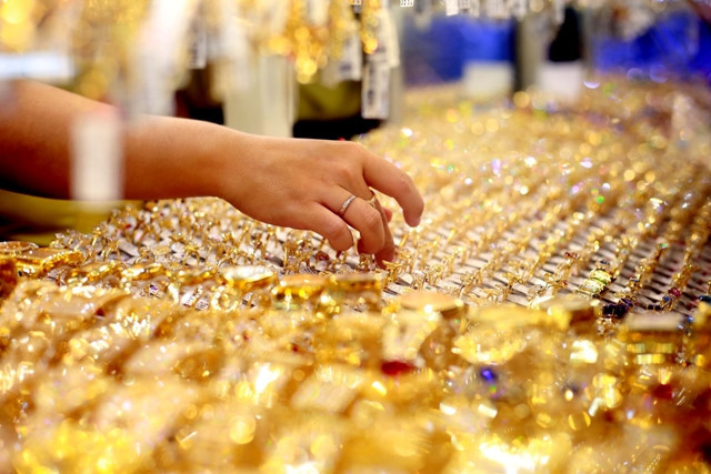 Giá vàng tăng vọt lên 42,3 triệu đng/lượng, áp lực tăng tiếp
