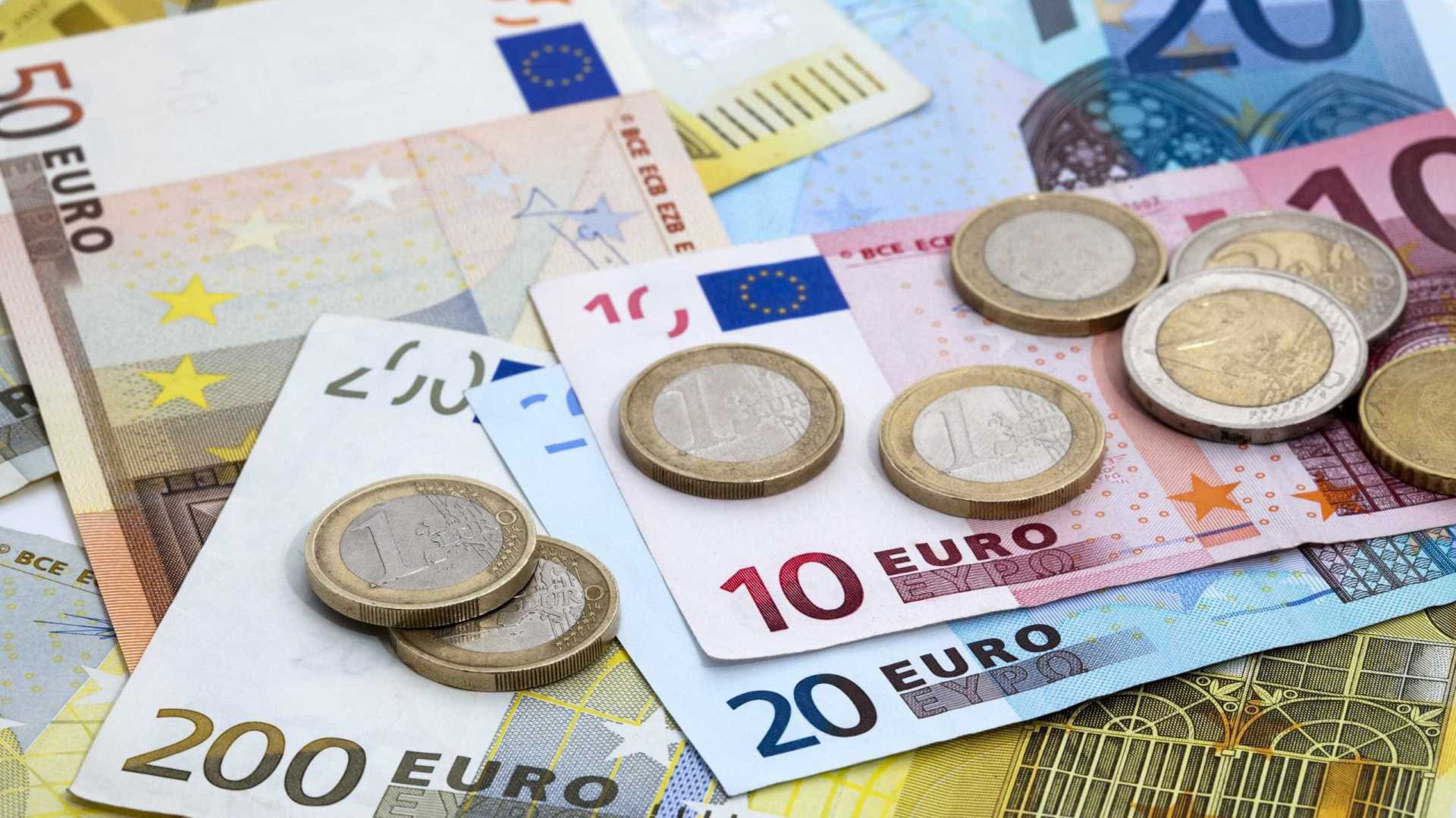 Tỷ giá đng Euro hôm nay 22/2: Giá Euro tăng mạnh tại nhiều ngân hàng