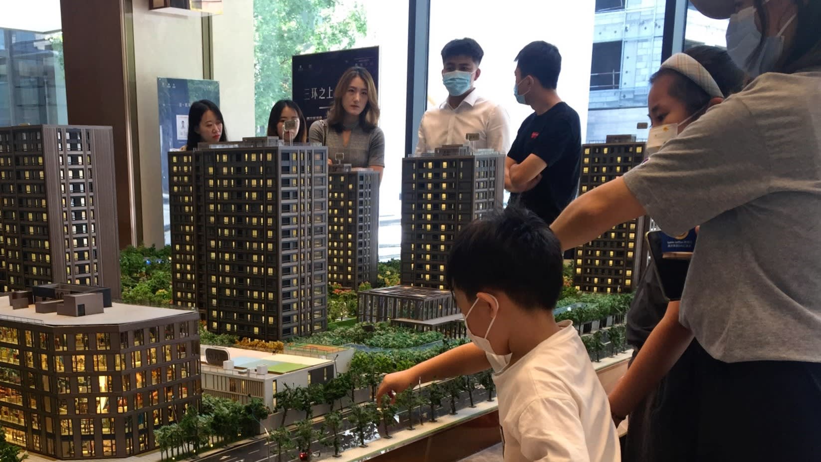 400 căn hộ ở Bắc Kinh bán sạch trong một ngày, cơn sốt nhà đất tại Trung Quốc tái diễn