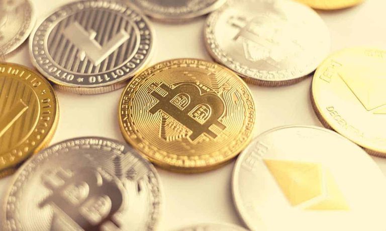 Bitcoin vượt 52.000 USD, đạt mức cao nhất mọi thời đại