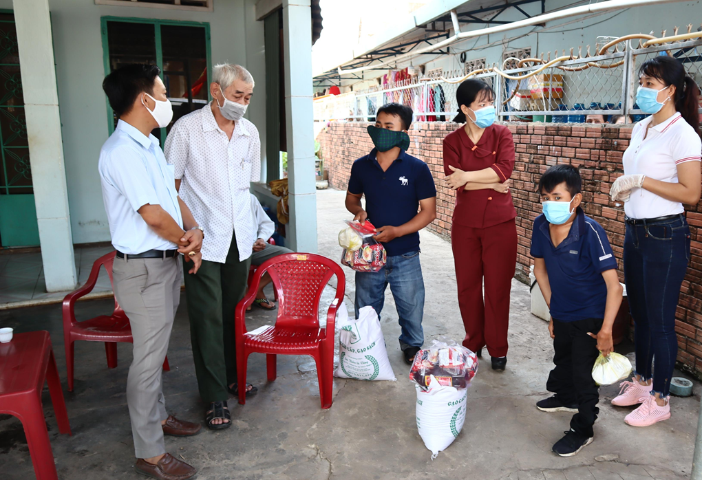 Sài Gòn nhiều chủ nhà trọ miễn tiền thuê nhà, hỗ trợ người nghèo có chỗ ở trong mùa dịch Covid-19