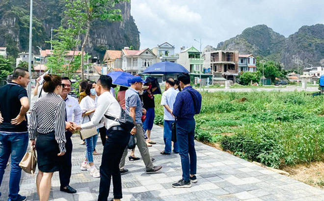 Nhà đầu tư BĐS tay ngang cay đắng thổ lộ về đầu tư nền đất hơn 1,1 tỉ đng, sau 2 năm giảm vài trăm triệu không ai mua, ngập trong nợ nần