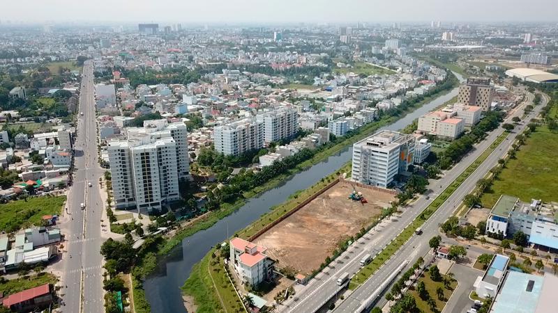 Khó khăn, nhiều doanh nghiệp bất động sản buộc phải cắt nhân sự, giảm lương 20-30%