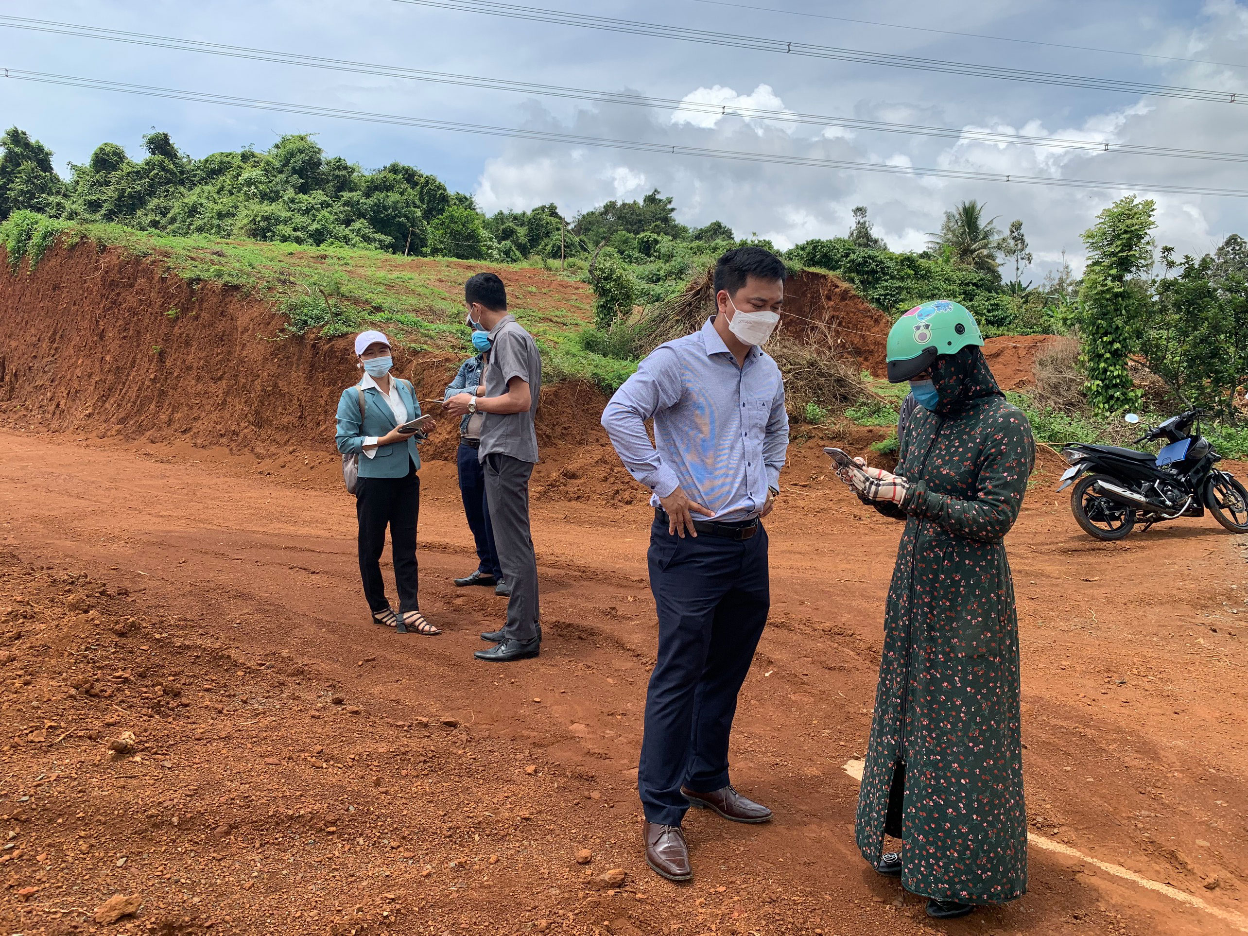 Bán đất lao vào chứng khoán, giá đất thì tăng nhưng cổ phiếu giảm nhà đầu tư lâm cảnh tiến thoái lưỡng nan