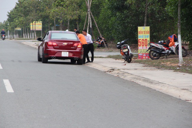 Đất hết sốt, chủ đầu tư lặn, khách hàng bơ vơ