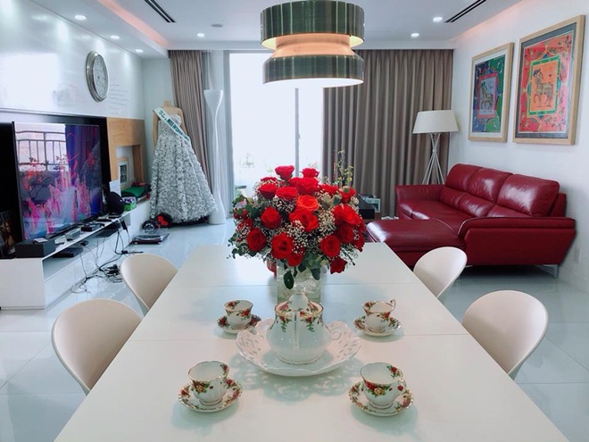 25 tuổi, Á hậu là MC “Thương vụ bạc tỷ” đi xe 8 tỷ, ở penthouse rộng thênh thang