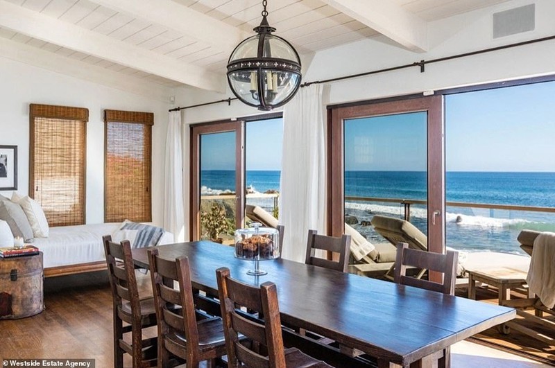 Ngắm “dinh thự” xa hoa ven biển bạc tỷ ở Malibu của Cindy Crawford