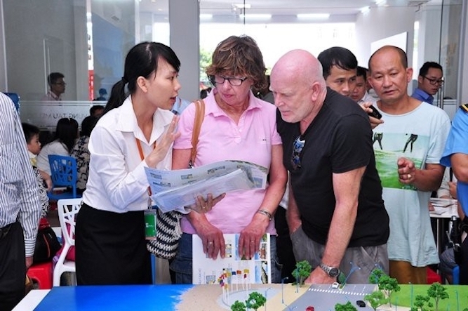 3-nguoi-nuoc-ngoai.jpg