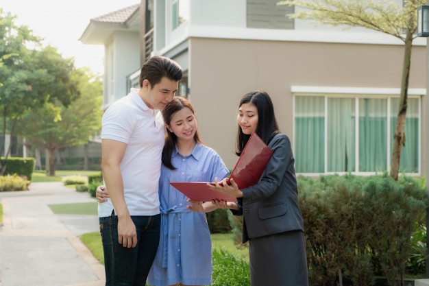 asian-woman-real-estate-broker-agent-showing-house-detail-her-file-young-asian-couple-lover-looking-interest-buy-it_73503-1825.jpg
