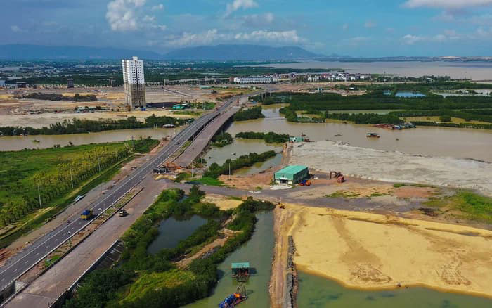 duong-ven-bien-dam-thi-nai-binh-dinh-16288151033501066323757.jpg